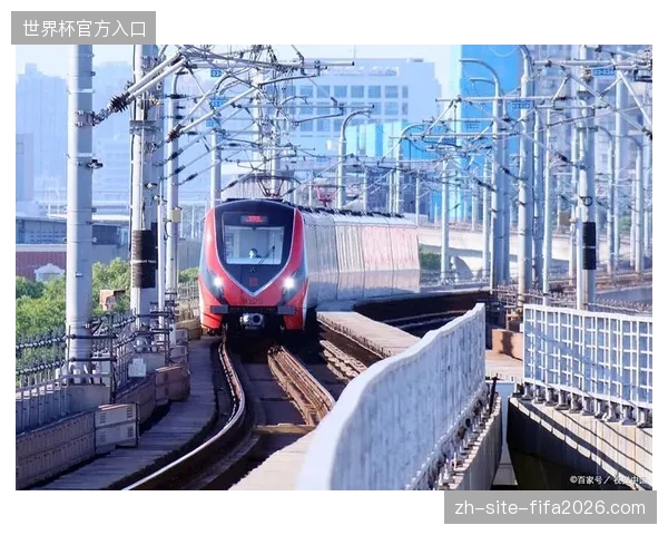 多哈轨道交通系统通过延长运营时间成功串联了核心观赛区与周边零售网点 多哈轨道交通系统通过延长运营时间成功串联了核心观赛区与周边零售网点